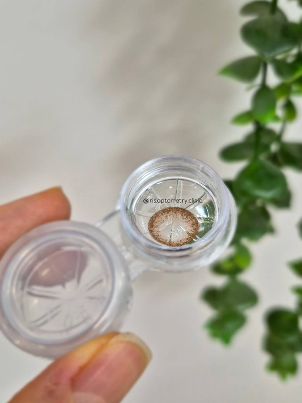 لنز رنگی قهوهای طبیعی یونیک کد ۱۸۰ Natural Hazel